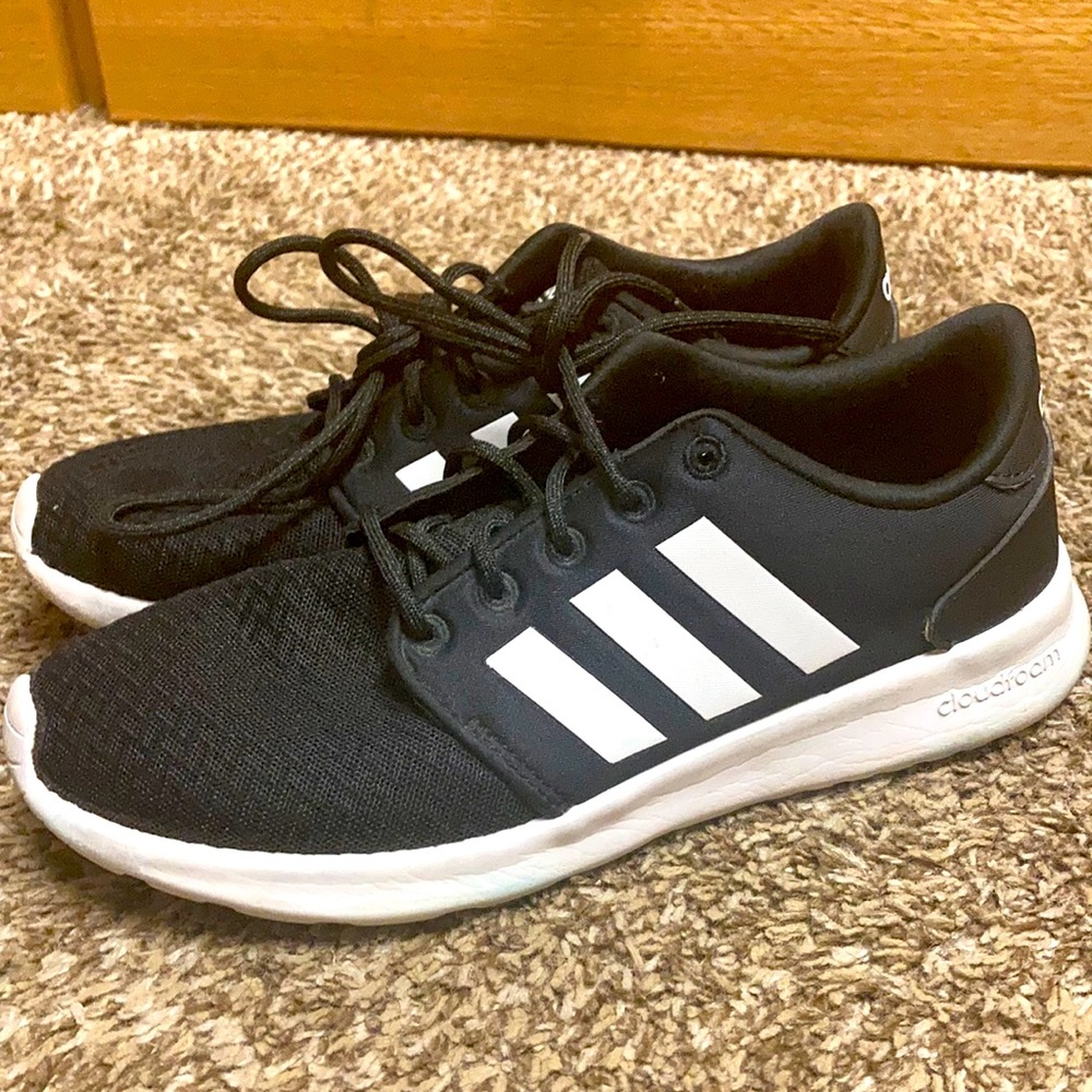 Size 7 athletic shoes